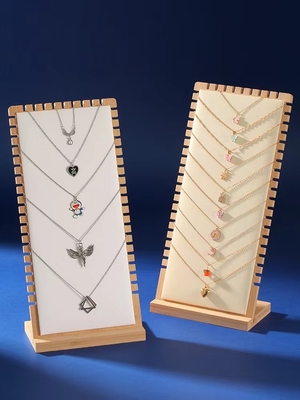 Ahşap Renkli Mücevher Standı Ekranı 90 * 90 * 210mm Kolye Tepsisi Ekranı